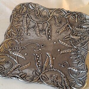 Pea pod, aluminum serving or trinket dish, excellent condition, vintage